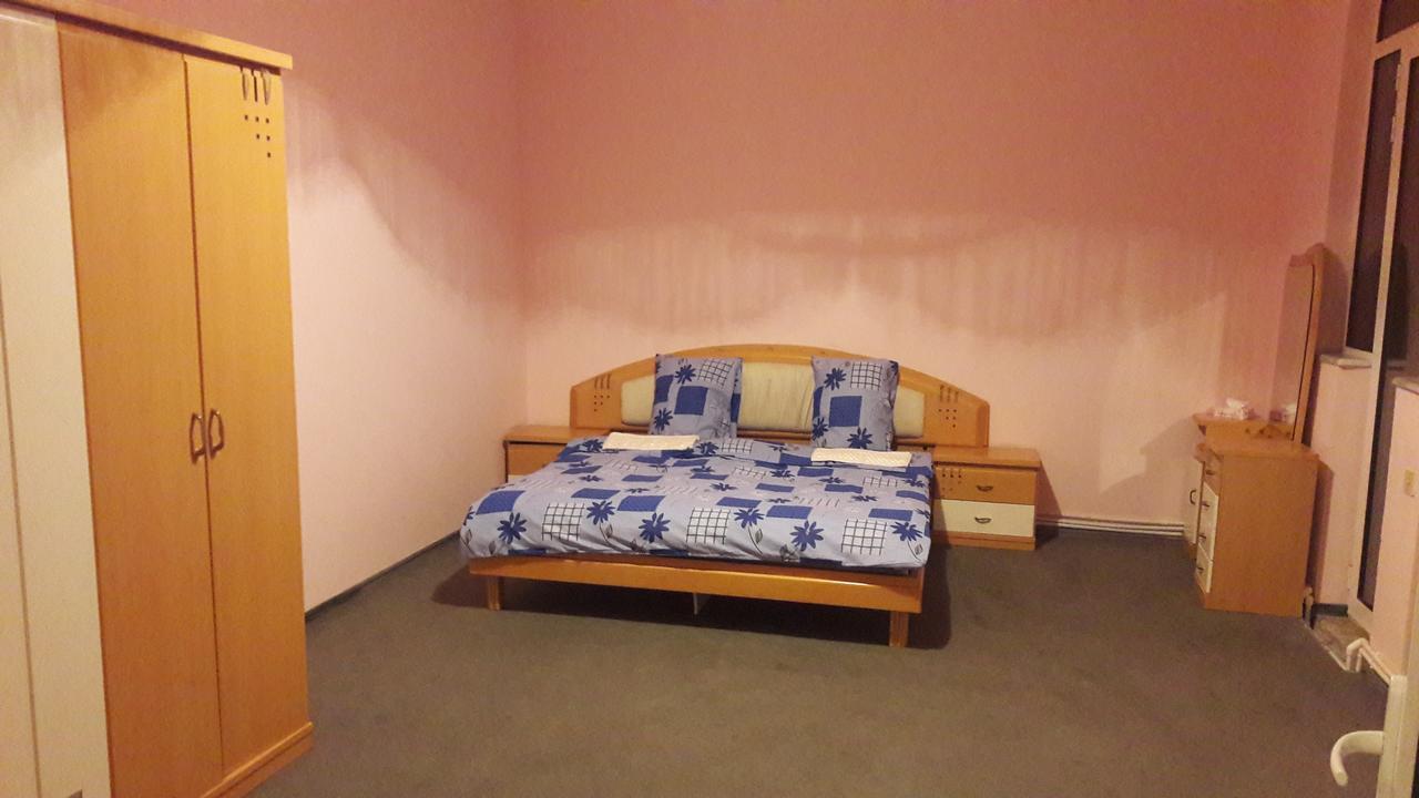 Noy Hostel เยเรวาน ภายนอก รูปภาพ