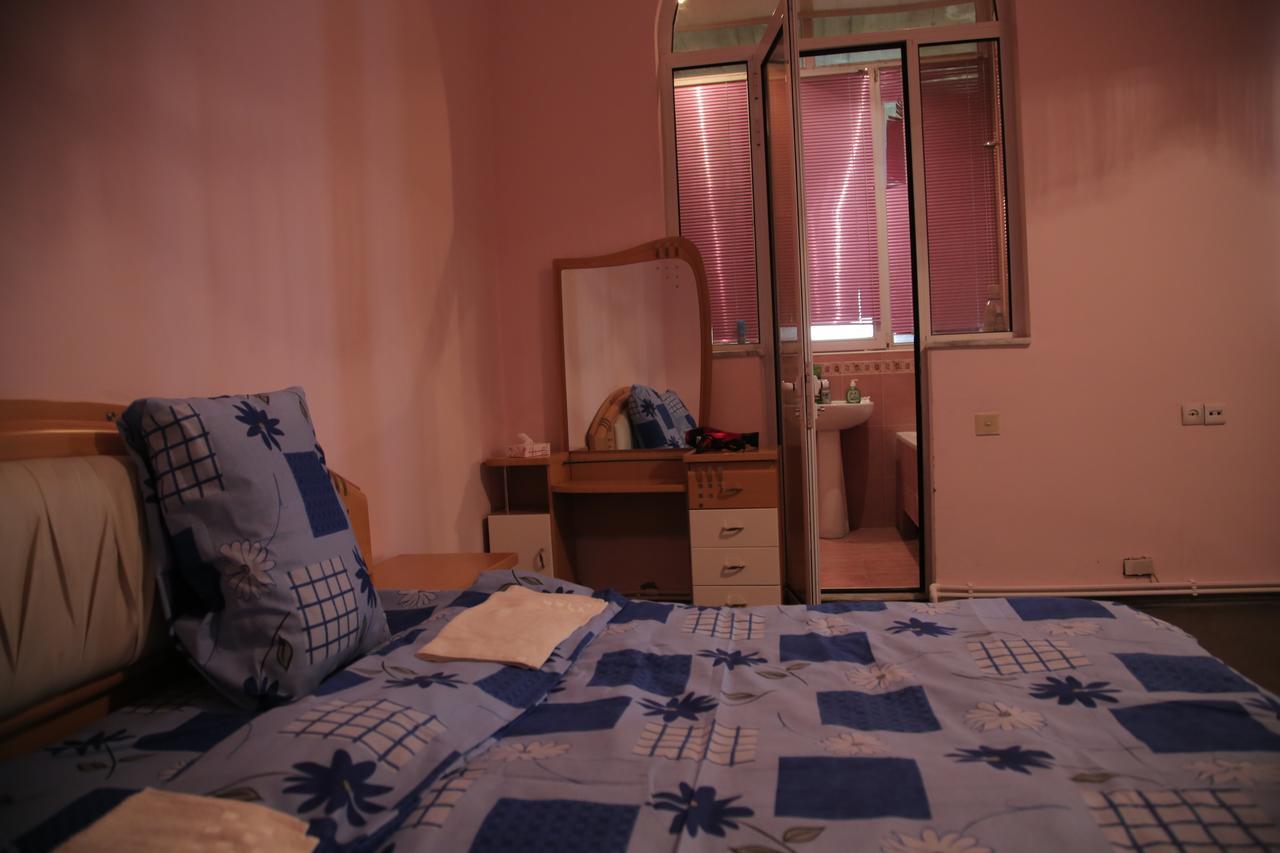 Noy Hostel เยเรวาน ภายนอก รูปภาพ