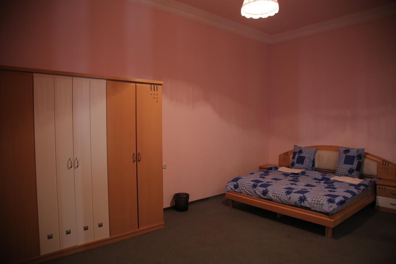 Noy Hostel เยเรวาน ภายนอก รูปภาพ