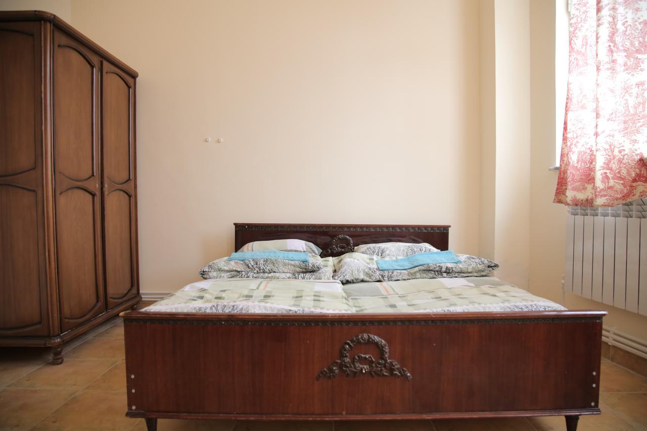 Noy Hostel เยเรวาน ภายนอก รูปภาพ